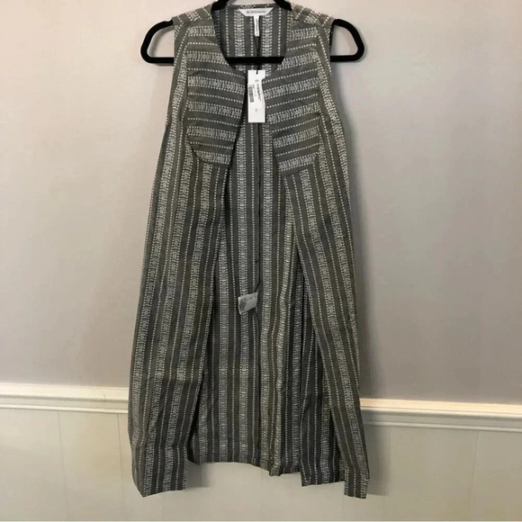 BCBGeneration Gray Stripe Open Longline Gray and White Vest Size Small NWT - Picture 2 of 8